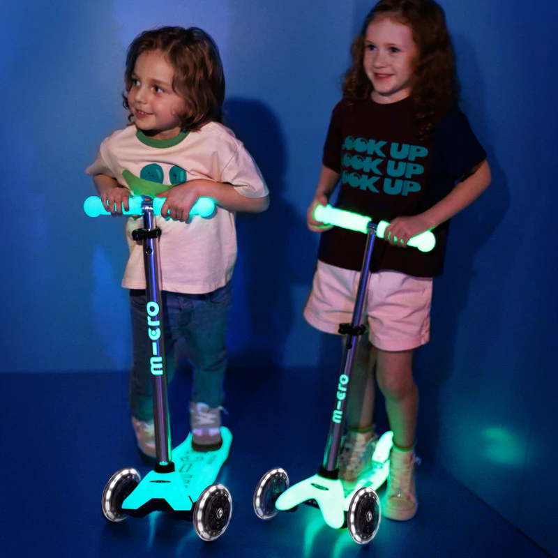 Scooter Infantil Micro Mini Deluxe Led Brilla De Noche Celeste Imagen-2